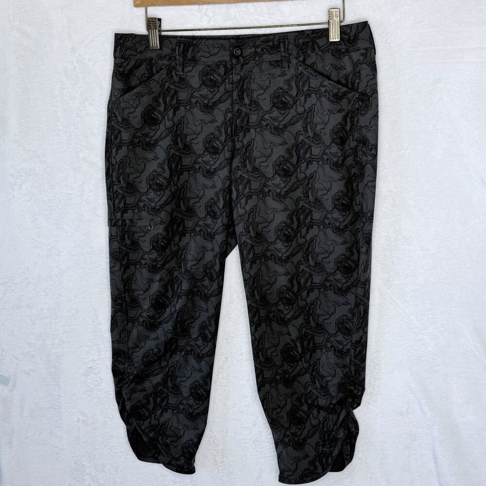 Eddie Bauer Adventure Capri Pants Ruched Leg Women's 6 Gray Black Topography